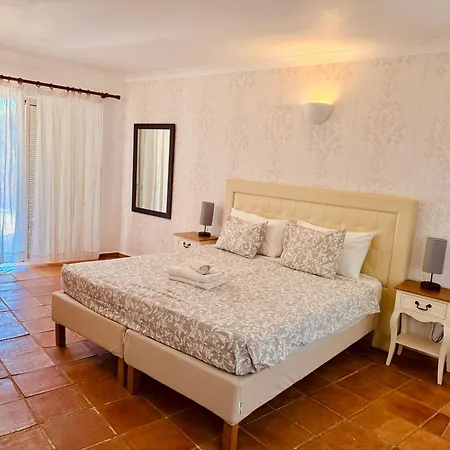 Moonshine 4* Lagos